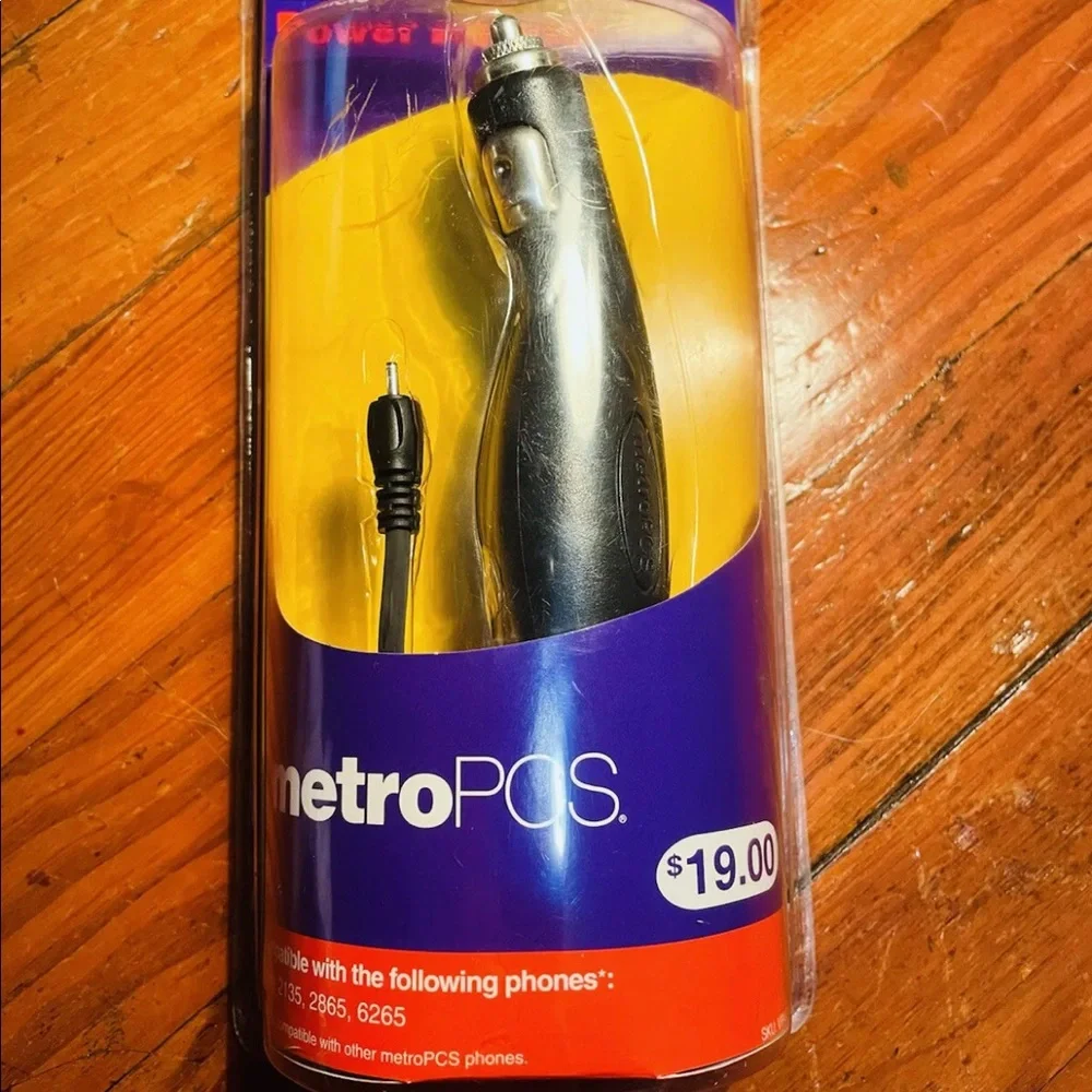 Metro PCS Vehicle Power Adaptor
